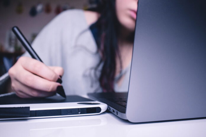 012 Super niche woman at computer with drawing tablet
