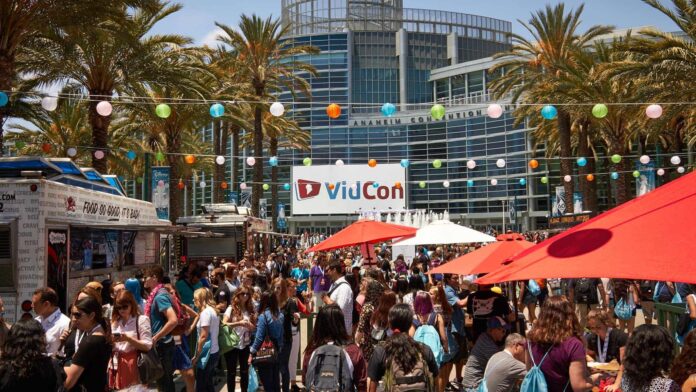 cropped-VidCon-Outside.jpg