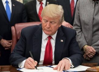 Executive order holds social media companies liable for moderation Trump signing bill in 2018