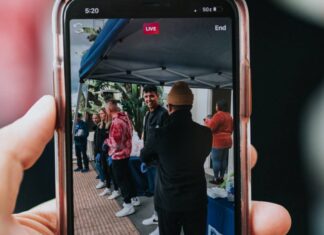 Facebook Super tool lets fan pay to meet streamers YouTube livestream