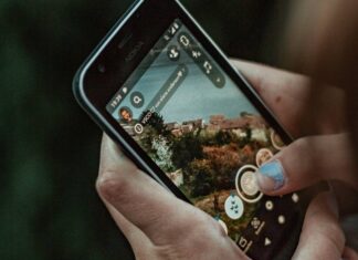 Snapchat now has more active users than Twitter Snapchat camera