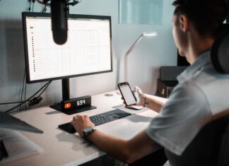 How to save YouTube videos to a camera roll on Android how to save youtube videos to camera roll article feature image