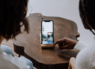 Why does your TikTok video have no views after an hour? Girls looking at TikTok on their smartphone