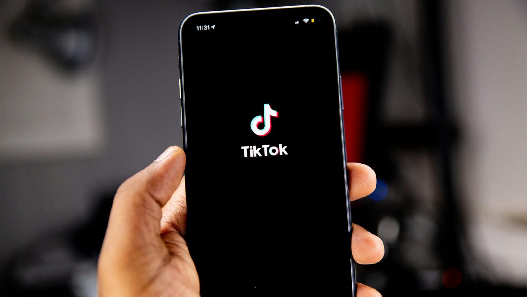 solen-feyissa-Yaw9mfG9QfQ-unsplash (5) TikTok secures U.S. operations with new joint venture