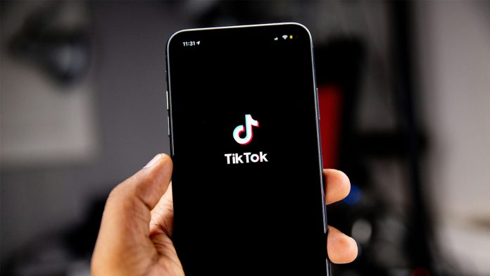 solen-feyissa-Yaw9mfG9QfQ-unsplash (7) Study finds AI-generated videos dominate many TikTok recommendations featured image