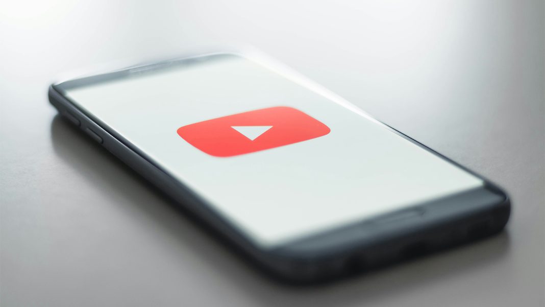 christian-wiediger-usWE9pOuTfE-unsplash (6) YouTube updates monetization policy for inauthentic content featured image