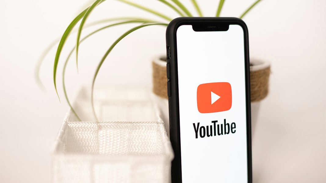 collabstr-nwCikL2T5qg-unsplash (1) YouTube says creator economy contributed $55 billion to the U.S. economy featured image