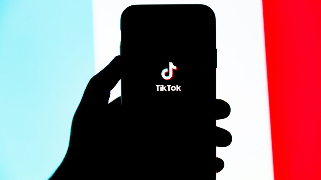 solen-feyissa-1S1w1c4_VyA-unsplash (1) U.S. lifts TikTok ban on federal government devices featured image
