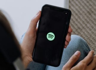 Spotify brings video podcasts to Twitch