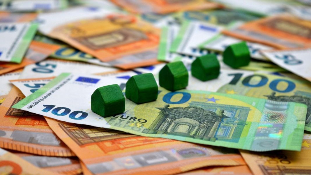 resize-neelam279-money-7727576_1920 Creators are moving from sponsorship to ownership featured image